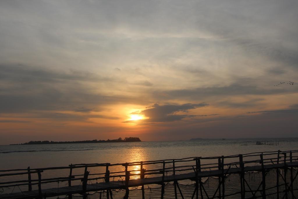 Bintan Laguna Restaurant And Resort Телукбакау Экстерьер фото